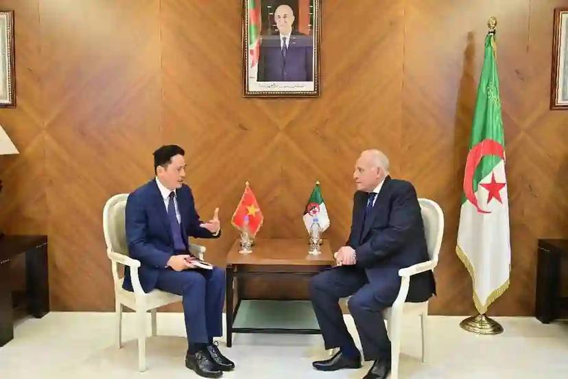 Minister Attaf receives the Ambassador of the Socialist Republic of Vietnam in Algiers