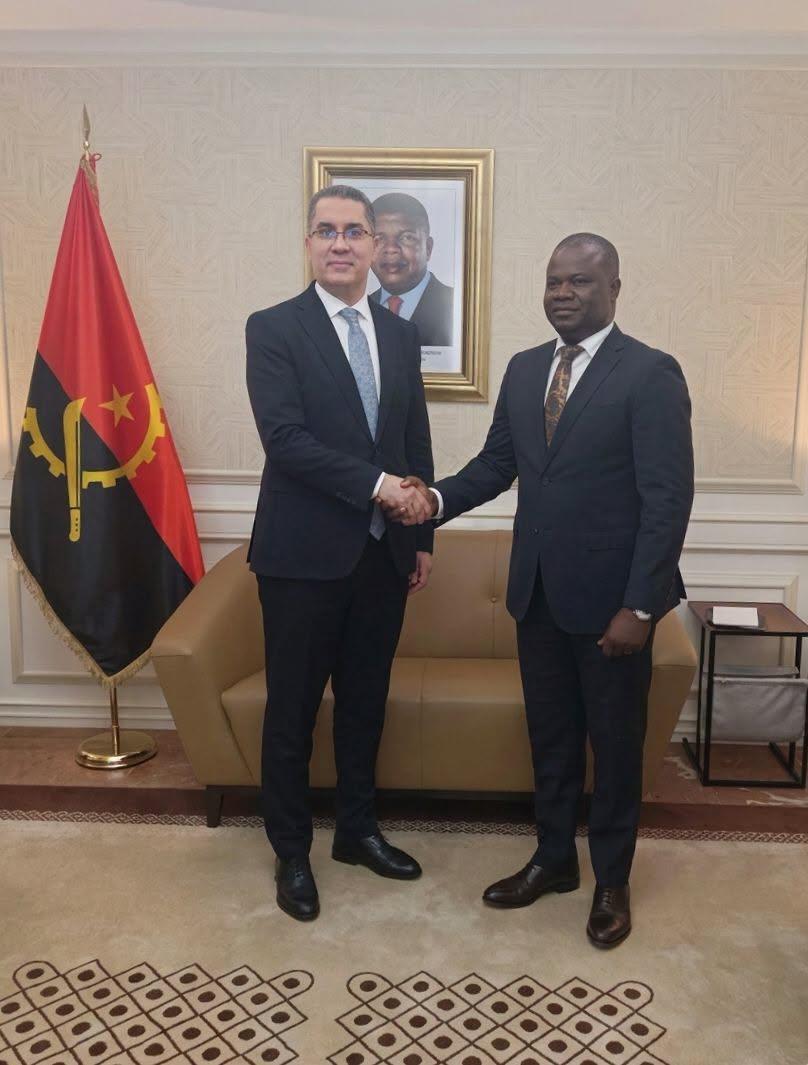 O Embaixador Mounir Bourouba foi recebido hoje por Sua Excelência o Ministro de Estado e Chefe da Casa Civil do Presidente_da_República de Angola, o Senhor Dionísio Manuel da Fonseca.