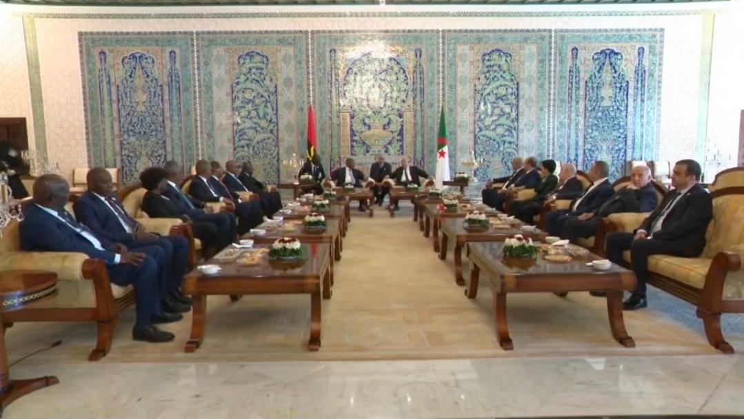 The President of the Republic held talks with Algeria's guest, the Angolan President, at the Presidential Lounge of Houari Boumediene Airport, in the presence of the delegations from both countries.